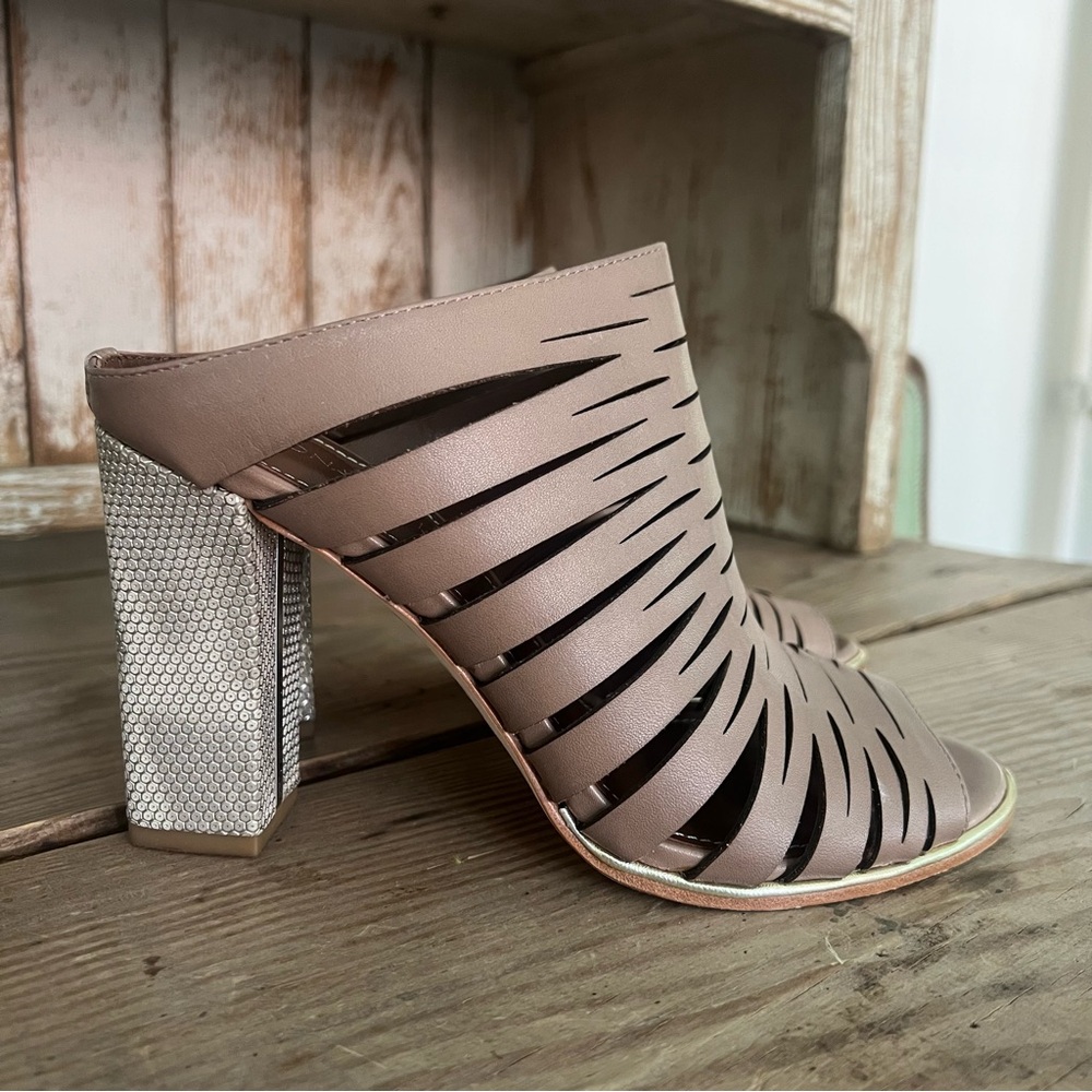 Donald J Pliner Kyisp Cutout Women's Mules Size 7 NWT